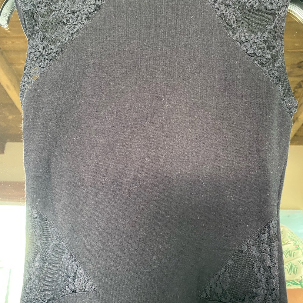 Size 0.  French Connection body con dress with lace. - Picture 6 of 6